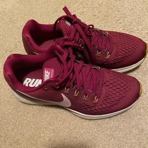 NIKE ZOOM RUNNING SHOES